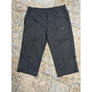 Nike Women's Black Athletic Capri Pants Size M Elastic Waist Cropped Leggings